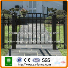 Porte à clôture ornementale galvanisée et revêtue de PVC (fabricant)